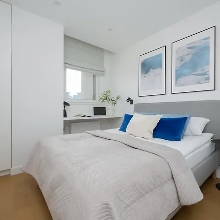 Elegant With Parking & Balcony In The Centre By Renters Prestige Appartamento *