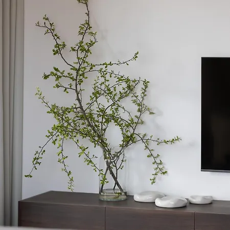 Appartamento Elegant With Parking & Balcony In The Centre By Renters Prestige