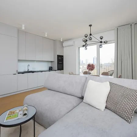 Elegant With Parking & Balcony In The Centre By Renters Prestige