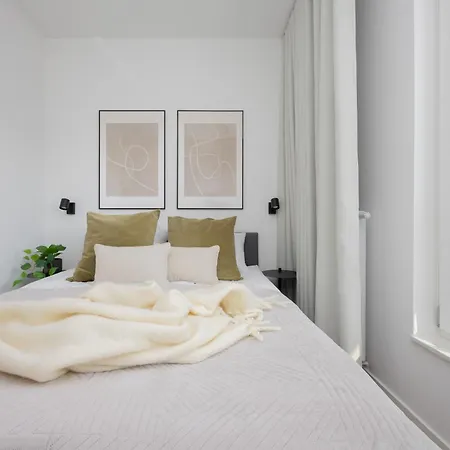 Appartamento Elegant With Parking & Balcony In The Centre By Renters Prestige