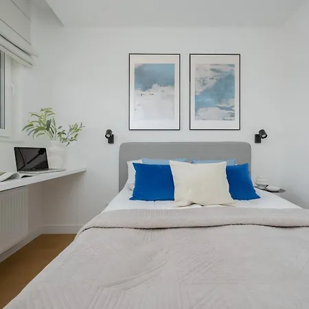 Elegant With Parking & Balcony In The Centre By Renters Prestige *